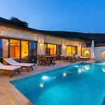 Water Edge 3 Villa