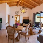 Villa Water Edge 3 *