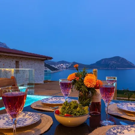 Villa Water Edge 3 *