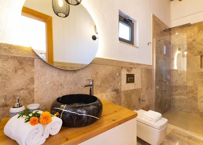 Water Edge 3 فيلة كاس