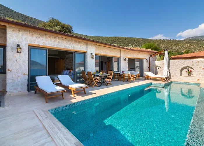 Water Edge 3 فيلة